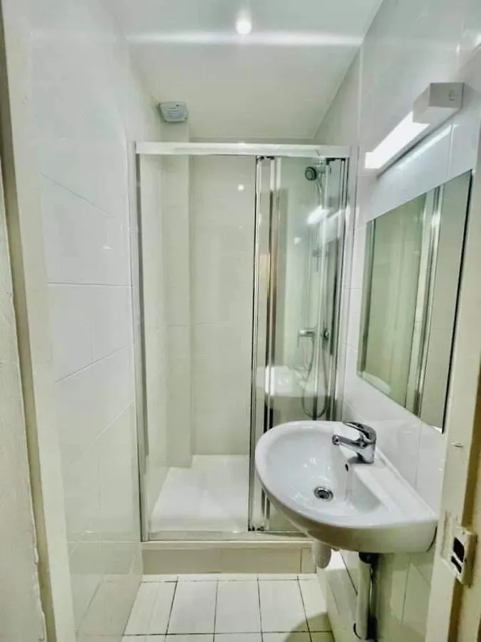 Room Private Next To Train B 100Meter, Easy Go To Centre Ville, Not Whole Appartement Cachan